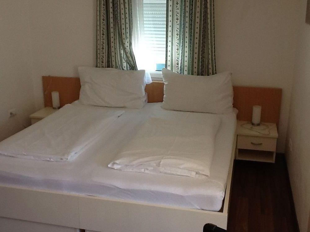 Pension Casa Topolino Wiener Neustadt Luaran gambar