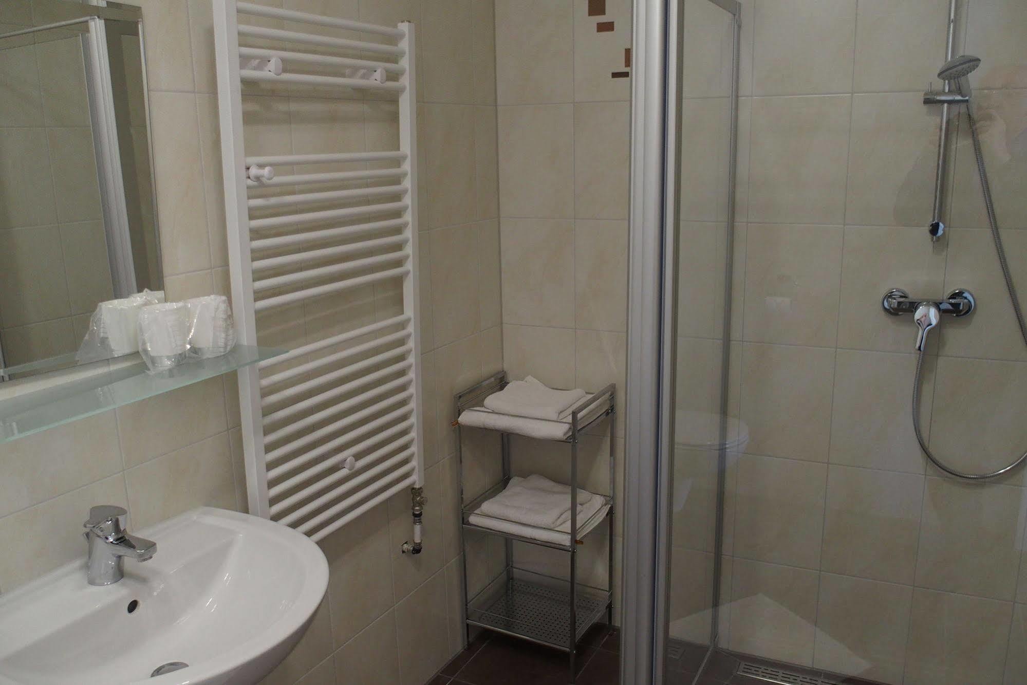 Pension Casa Topolino Wiener Neustadt Luaran gambar