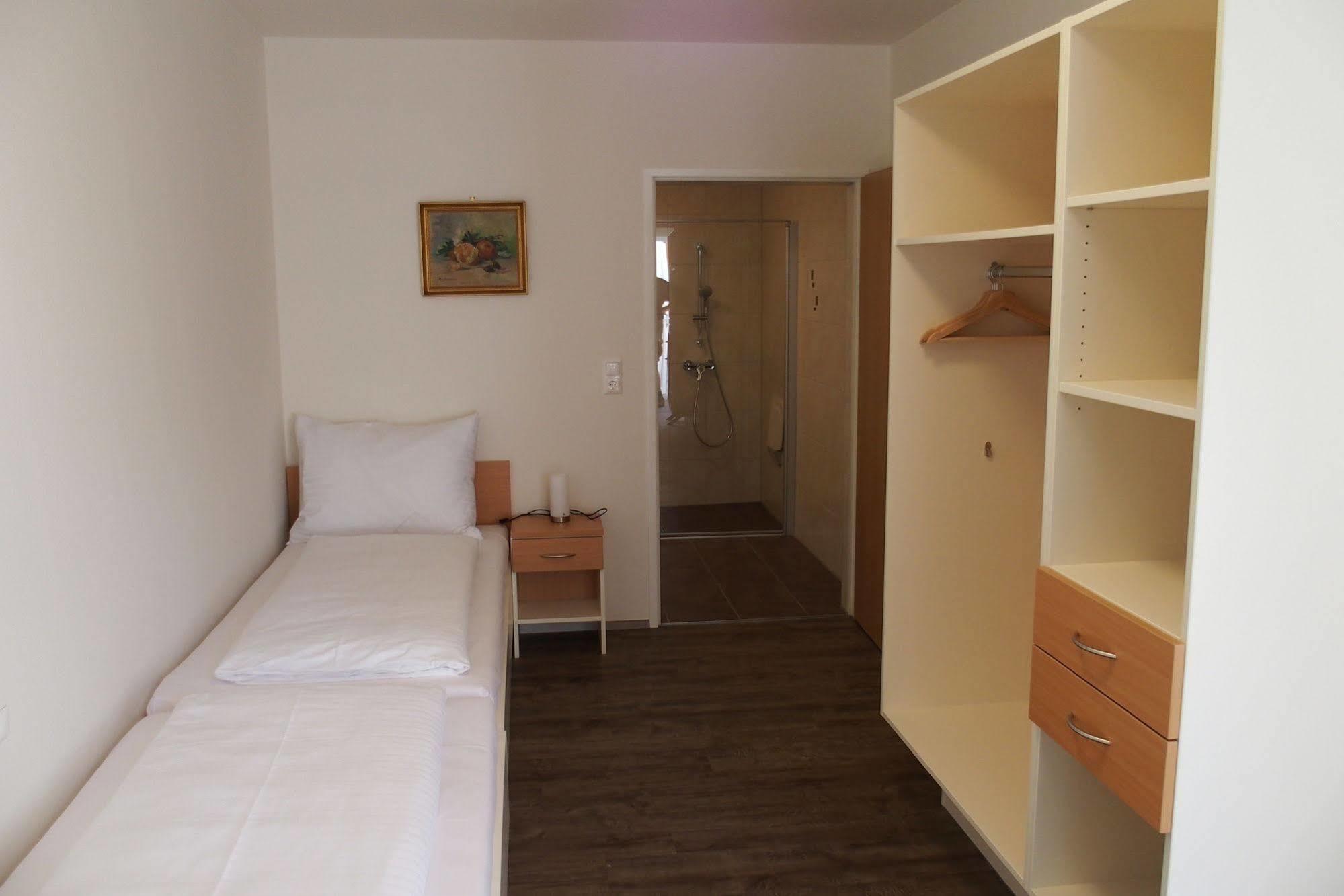 Pension Casa Topolino Wiener Neustadt Luaran gambar