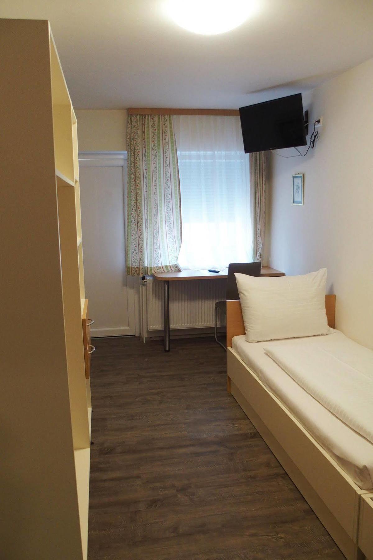 Pension Casa Topolino Wiener Neustadt Luaran gambar