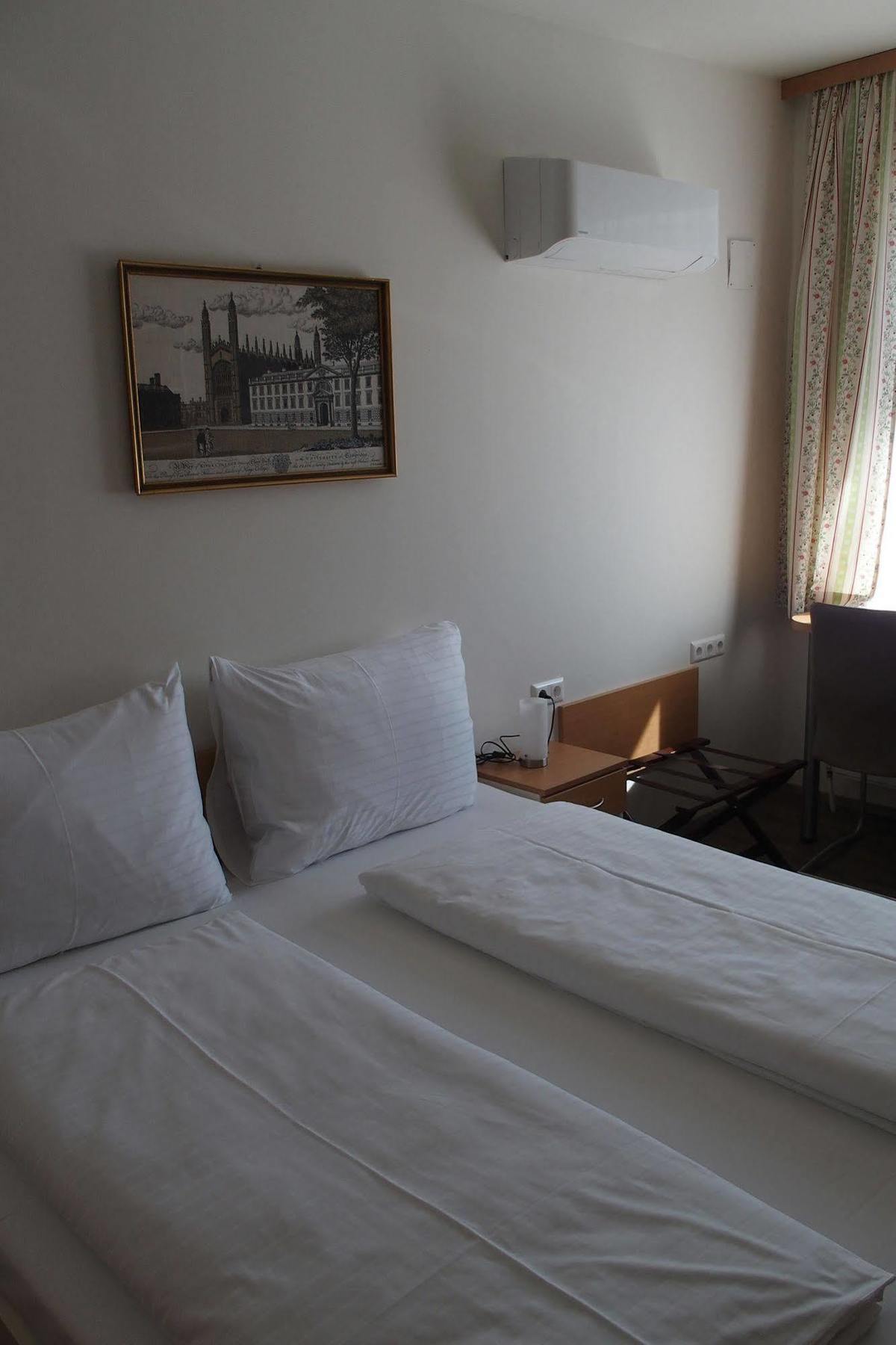 Pension Casa Topolino Wiener Neustadt Luaran gambar