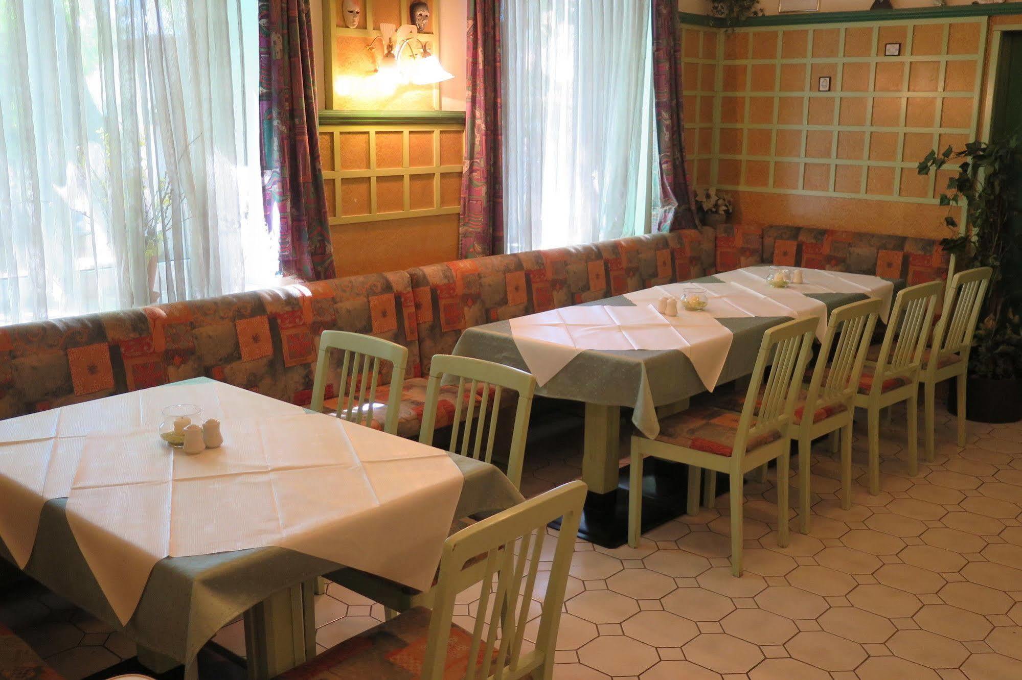 Pension Casa Topolino Wiener Neustadt Luaran gambar