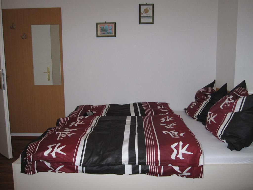Pension Casa Topolino Wiener Neustadt Luaran gambar